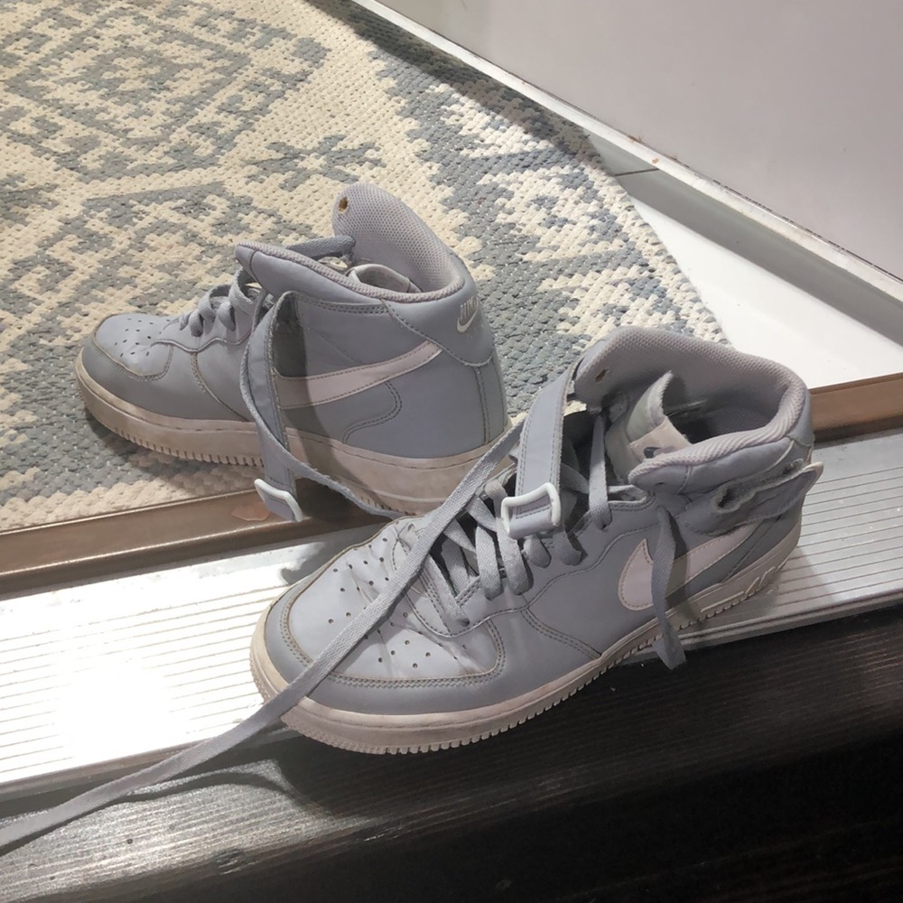 Sneakers - Picture 3 of 5